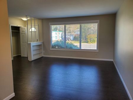 2106 LOUISE AVENUE - Photo 2