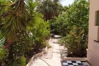 LONG TERM RENTAL. Spacious villa with 6 bedrooms for rent.