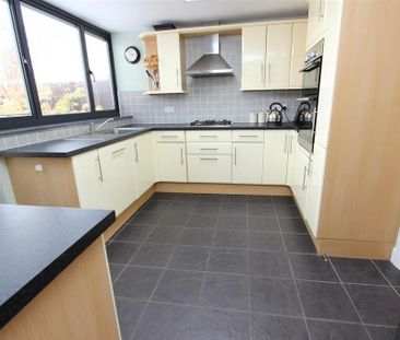3 bedroom terraced house to rent - Photo 4