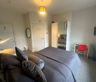 Double En-suite Room- Gloucester Road North - Photo 4