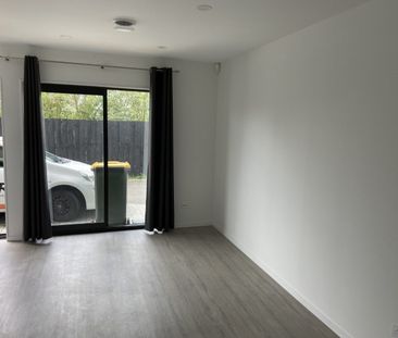 Discover comfort and style at 2/20 Metcalfe Rd, Ranui. - Photo 2