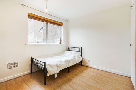 Stylish Two-Bedroom Apartment Opposite Battersea Park - Photo 3