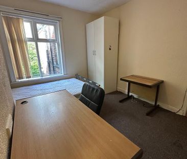 4 bedroom terraced house to rent - Photo 3