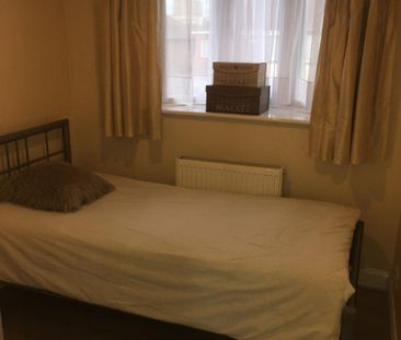 3 Bed Semi-Detached House, Hillfield Avenue, NW9 - Photo 6