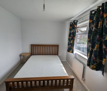 3 Bed End Terrace, Gardeners Court, LS10 - Photo 5