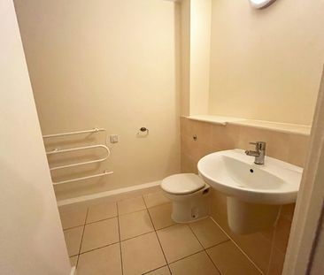 Flat to rent on - Photo 6