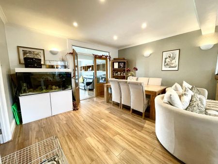 4 bedroom terraced house to rent - Photo 3