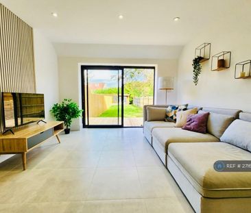 3 bedroom semi-detached house to rent - Photo 1