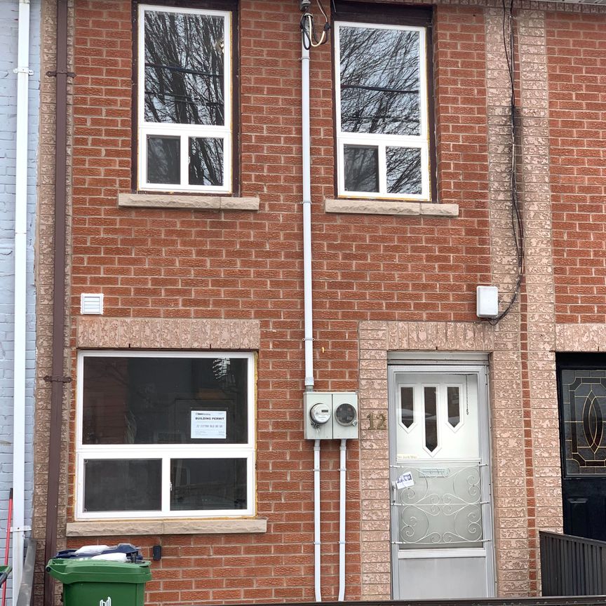 For Lease - 12 Mansfield Avenue Unit# 201, Toronto, Ontario - Photo 1