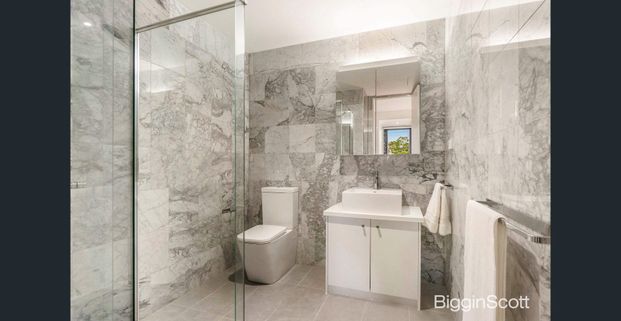 Spacious 2-Bedroom Apartment in Coveted Location - Photo 1