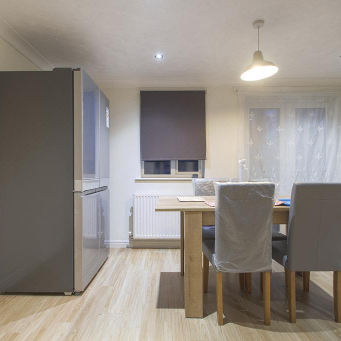 1 bedroom in a house share to rent - Photo 1