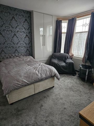 Room in a Shared House, Hamilton Road, M13 - Photo 5