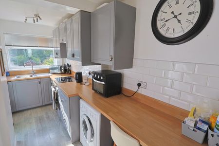 Herrick Road, Poets Corner, Coventry - IMMACULATELY PRESENTED - Photo 3