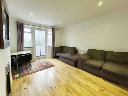 2 bedroom flat to rent - Photo 2