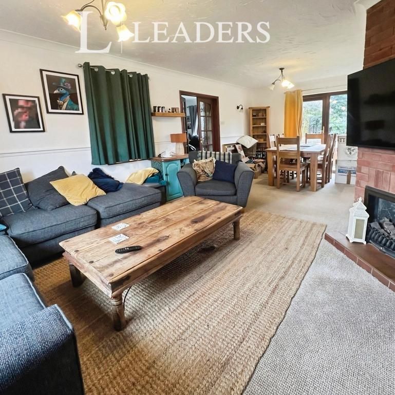 4 bedroom detached house to rent - Photo 1