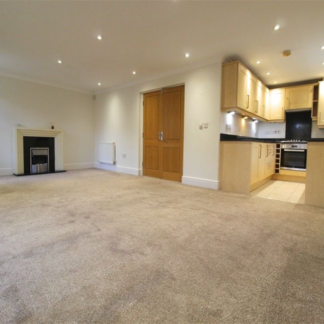 2 Bedroom Apartment Available Arranging tenancy - Photo 1