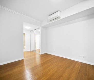 Courtyard| Floorboards | Side-By-Side Parking - Photo 4