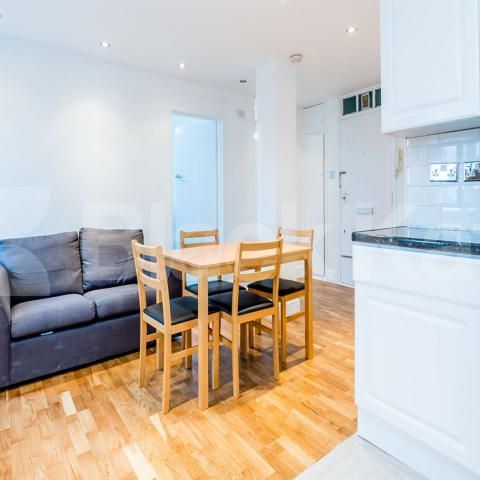 2 double bedroom property with balcony located in Holloway N7 - Photo 1