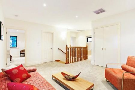 Modern design - McKinnon School Zone! - Photo 3