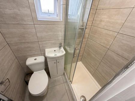 4 bedroom terraced house to rent - Photo 3