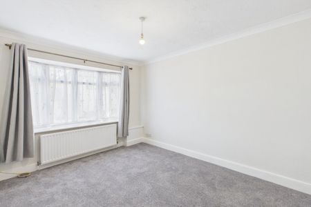 2 bedroom Maisonette in Guildford Road, Aldershot - Photo 4