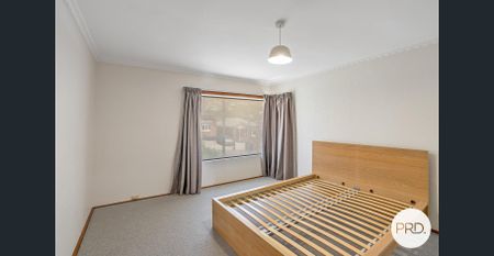 Stylish 1 Bedroom unit within mins of the CBD + off street parking - Photo 2