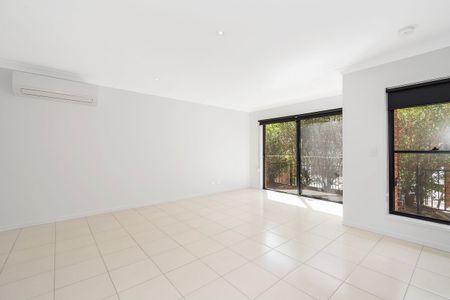 Modern 3 Bedroom Townhouse - Photo 2