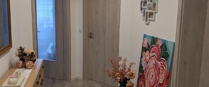 Sanierte 3-Raum-Wohnung mit Aufzug und Stellplatz direkt am Markt in Werdau! - Photo 1