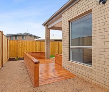 Brand-New 3-Bedroom, 3-Bathroom Home in Prime Charlemont Location - Photo 4