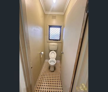 Spacious 3-Bedroom Home in O'Sullivan Beach - Photo 6