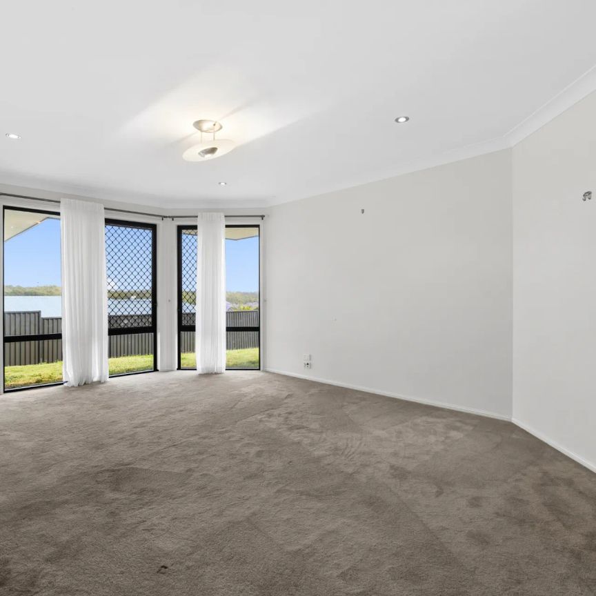 Large Family Home - Photo 1