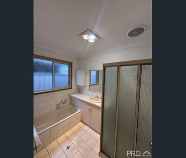 LOW MAINTENANCE TOWNHOUSE - Photo 5