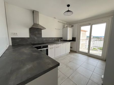 Location Appartement 4 pièces 84m² PORTES LES VALENCE 26800 - Photo 2