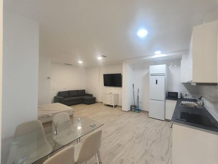 Alquiler de estudio en Calle Alpujarras - Photo 2