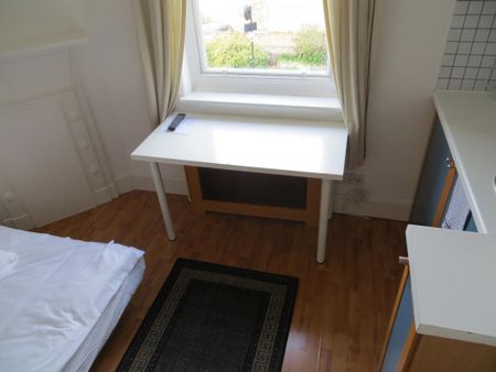 Flat 403 Fulham Palace Road, Fulham W6 9HH - Photo 2