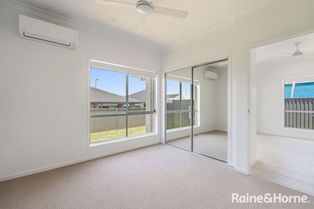 Modern Three-Bedroom Home in a Prime Location - Photo 5