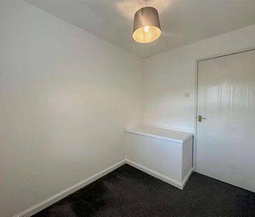 Caistor Close, Manchester, M16 - Photo 4