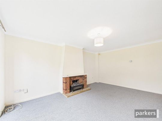 4 bedroom detached house to rent - Photo 1