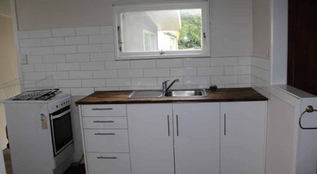 Large Villa with fully fenced backyard! - Photo 4