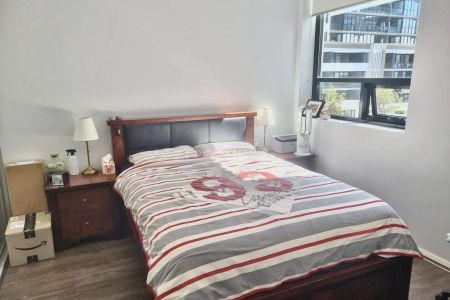 MODERN TWO BEDROOM APARTMENT! - Photo 3