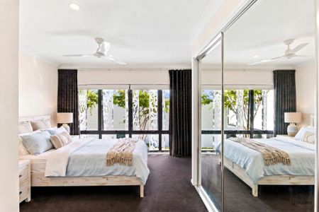 Modern Townhouse In Boutique Complex - Photo 4