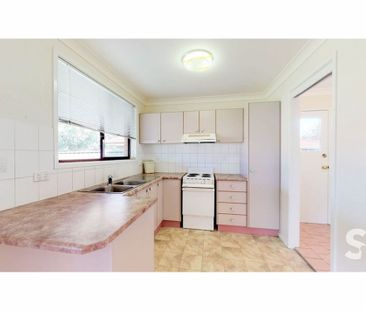 Kick up your feet in Kestrel Close! - Photo 6
