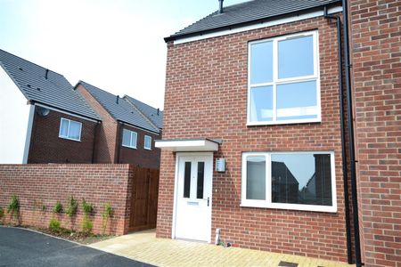 2 bed mews house to rent in Valentine Way, Newcastle, ST5 - Photo 3