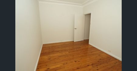 House behind the shop - Photo 5