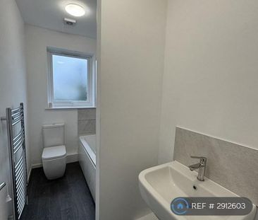 3 bedroom terraced house to rent - Photo 4