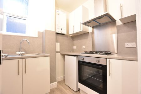 1 Bed Flat, Crescent Road, LU2 - Photo 3