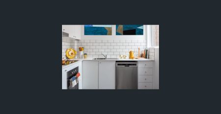 STUNNING NORTHERN OUTLOOK OVER HERITAGE HOMES TO INCREDIBLE HARBOUR VIEW. LOVINGLY REJUVENATED. AT LIGHT RAIL & HARBOUR. - Photo 3