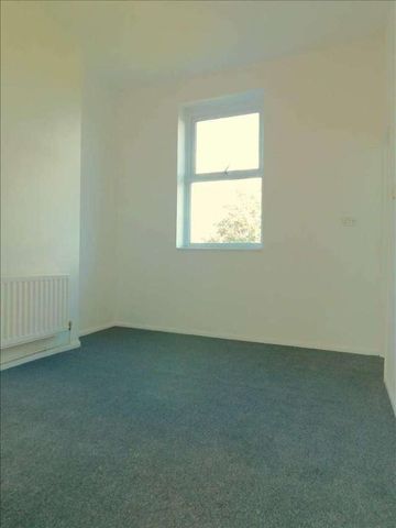 Pier Road, Gravesend, DA11 - Photo 2