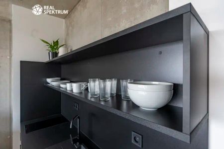 Pronájem moderního bytu 1+kk s klimatizací a lodžií 37 m - Fotografie 2