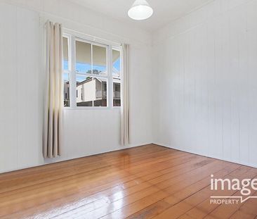 UNIQUE UNIT PERFECT FOR SINGLES OR STUDENTS! WATER USAGE INCLUDED - Photo 2